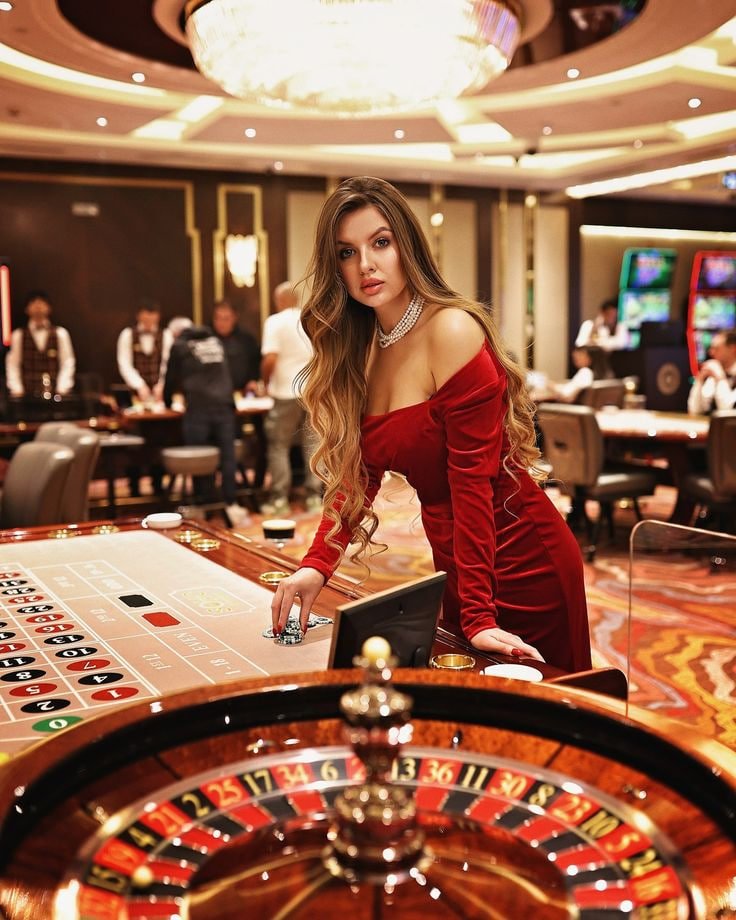Structured card game reading interface shown inside app 9777 entertainment hub